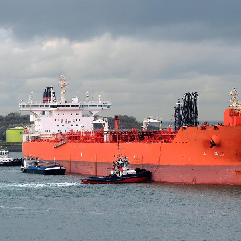 andrey-sharpilo-dSLmIvRFyeE-unsplash oil and gas